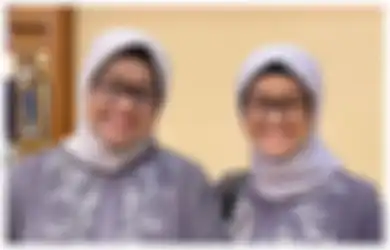 Penampilan Kembar Super Kompak ala Mutiara Baswedan dan Mama