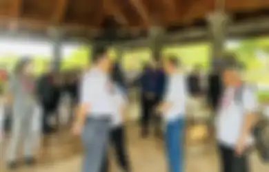 3 Foto Gaya Menteri Jokowi Sandang DSLR Lensa Tele Panjang di Tahura Bali, Bangga Jadi Fotografer KTT G20