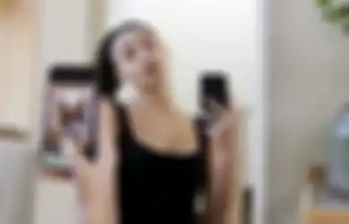 13 Cara Foto Selfie yang Bikin Wajah Tampak Lain dari Biasanya