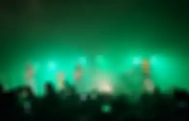 Konser (Kedua) Fazerdaze di Jakarta: Mbak Amel Tetap Memukau, Live Guitarist Curi Perhatian