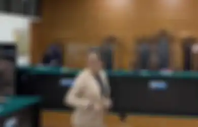 Merasa Didzolimi, Nikita Mirzani Menangis Saat Sidang Dugaan Kasus Pencemaran Nama Baik: Tidak Logis!