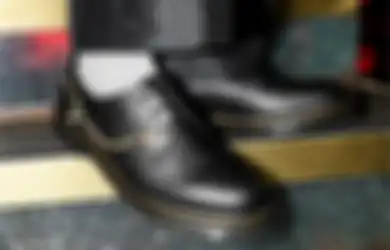 Swarovski x Doctor Martens Hadirkan Dua Boot Bertabur Kristal!