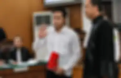 Bharada E Tertawa Dengar Pengakuan Ricky Rizal hingga Hakim Singgung Pencurian Ini