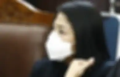 Bulu Mata Lentik dan Alis Kekinian Putri Candrawathi, Istri Ferdy Sambo Bergaya Modis Usai Sembuh dari Covid-19, Ini Potretnya di Persidangan