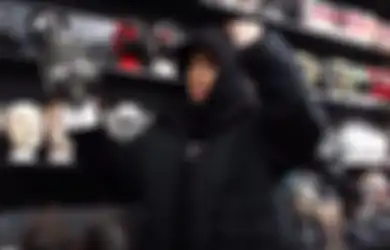 Mampir ke Rumah Fans yang Punya Puluhan Koleksi Topeng Slipknot, Sid Wilson Terkejut 