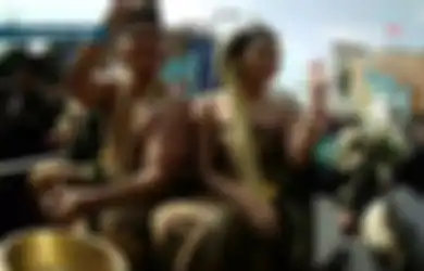 Kirab Pengantin Lautan Manusia, Kereta Kencana Kaesang Pangarep dan Erina Gudono Telah Tiba di Pura Mangkunegaran