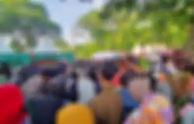 Lapak Belum Dibuka Sudah Diserbu Warga, Beginilah Suasana CFD yang Penuh Lautan Manusia Demi Saksikan Kirab Kaesang Pangarep dan Erina Gudono