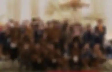 Presiden Jokowi Sampai Terhalang Bestie Iriana, Kocak Momen Ibu Nagera Bertemu Para Sahabat di Pelaminan Kaesang dan Erina, Ini Videonya