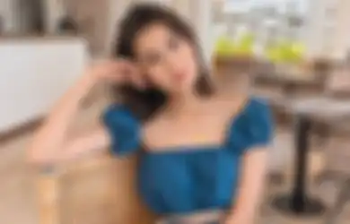 4 Gaya Kasual Simpel Trendi Buat Hangout ala Zoe Abbas Jackson