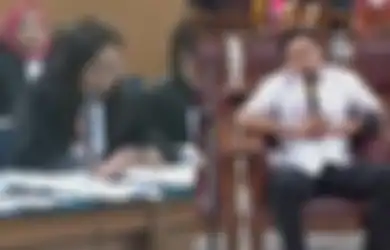 Bikin Seisi Ruang Persidangan Tertawa, Bharada E Sentil dan Sindir Pengacara Putri Candrawathi di Kasus Tewasnya Brigadir J : Aduh Ibu Ini Gimana Sih