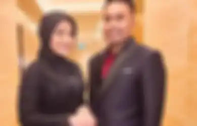 Tampak Berlutut di Hadapan Nathalie Holscher sambil Sodorkan Cincin, Benarkah Faris Mantap Melamar Mantan Kekasihnya?