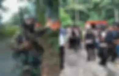 Plato Merani Petinggi KKB Papua yang Lakukan Serangan di Yapen Santai Pamerkan Aksi Brutal Tembaki Polisi dan Lempari Bom Molotov Lewat Video, Ternyata Sudah Lama Sembunyi dari Peredaran