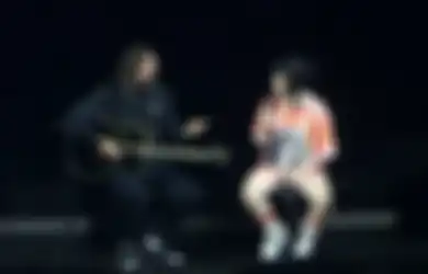 Gandeng Dave Grohl, Billie Eilish Bawain 'My Hero'-nya Foo Fighters Sebagai Tribute untuk Taylor Hawkins!