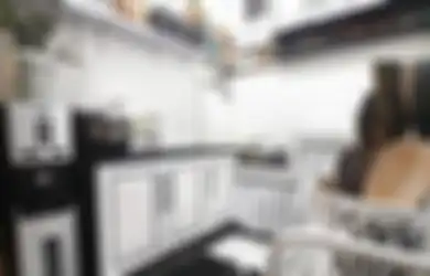 Jadi Pembeda, Desain Dapur Modern Disentuh Kitchen Set Hitam Putih, Foto Hasilnya Bikin Happy