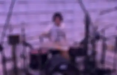 Bikin Video Gebuk Drum, Travis Barker Konfirmasi Blink-182 Lagi Garap Lagu Favorit Para Penggemar!
