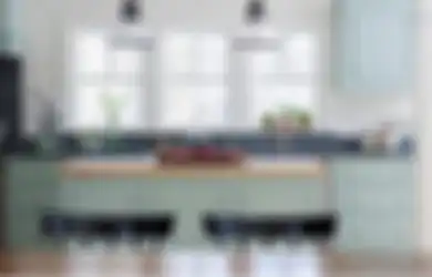Ini Alasannya Kenapa Kabinet Dicat Warna Hijau Mint, Foto Interior Desain Dapur Kecil Terasa Berbeda