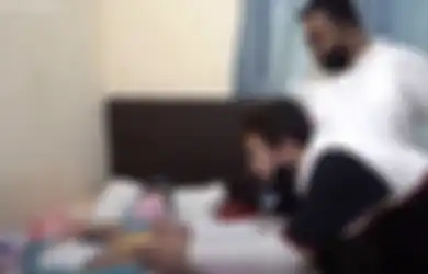 Diantar Rano Karno, Raffi Ahmad Beri Hadiah Buat Mak Nyak Si Doel, Foto Bareng di Ranjang Ditangisi