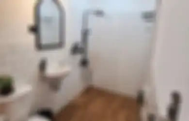 Bebas Bergerak Jadi Kelebihan Desain Kamar Mandi Sempit, Foto Interiornya Ungkap Trik Rahasia