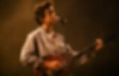 Gaya Rambut dan Kostum Jadi Daya Tarik, Alex Turner Pengen Bawa Penata Rambut Pribadi Selama Tur Arctic Monkeys
