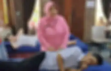 Ningsih Tinampi Diam-diam Sudah Jadi Ibu Bhayangkari, Begini Aksi Sang Pembasmi Dukun Saat Mengobati, Tak Canggung Meski Seragam Belum Ganti