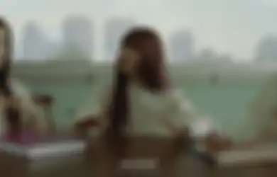 Penjelasan MV NewJeans OMG. Sarkas Nyindir Haters?