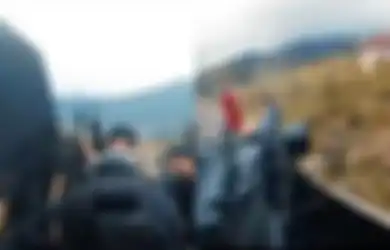 Detik-detik Mencekam Petugas Gabungan TNI dan Brimob Adu Tembak dengan KKB Papua Viral di TikTok, Kamera Rekam Strategi Apik Petugas di Tengah Gempuran Timah Panas