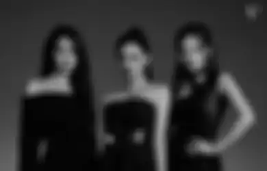 Foto Konsep Pertama VIVIZ 'VarioUS'. Elegan dalam Nuansa Monochrome!
