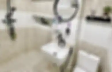 Difoto Gak Berubah Warna, Ini Cara Bersihkan Nat Lantai Kamar Mandi, Pakai Larutan Alami