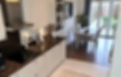 Cara Gampang Memilih Keramik yang Cocok Buat Desain Dapur Sempit, Foto Interiornya Lebih Berkilau