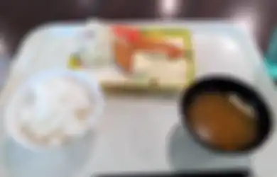 Kantin Sekolah Dewasa Jadi Pilihan Makanan Murah Orang Lokal di Tokyo
