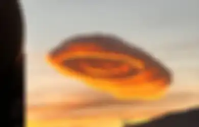Penjelasan Ahli Soal Penampakan Awan Aneh yang Mirip UFO di Turkiye