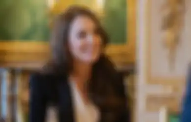 Acara di Istana Windsor, Kate Middleton Tampil Formal Menawan Pakai Setelan Hitam