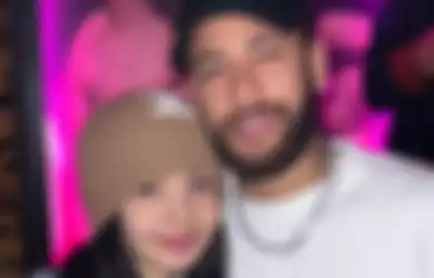 Heboh, Lisa BLACKPINK Pamer Foto Bareng Neymar. Ada Apa Nih?