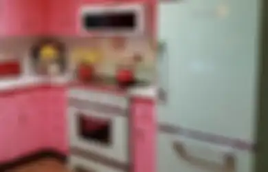 Cara Memakai Warna Pink di Dapur Mungil, Potret Hasilnya Anti Norak