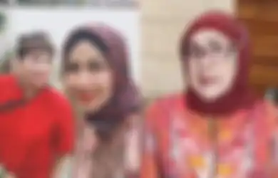 Menunggu di Pagar Rumah Venna Melinda, Ibunda Ferry Irawan Tak Diperbolehkan Bertemu Menantunya, Mami Ayu Tegaskan Ini pada Besan
