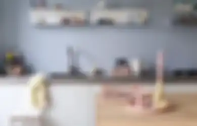 Interior Dapur Sempit Anti Sumpek, Disemir Dua Warna Cantik, Potretnya Bikin Ramadan Makin Happy