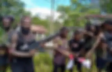 KKB Papua Hasut Warga, Egianus Kogoya Cs Sebar Hoax TNI Akan Bom Distrik Paro Karena Hal Ini, Danrem 172/PWY: Itu Tidak Benar!