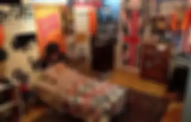 Tutorial Hias Kamar Jadi Kece dengan Poster Band Aesthetic Ala Pinterest