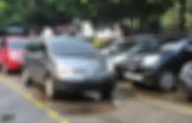 Sering Parkir Mobil di Panas Terik Matahari? Wajib Perhatikan Hal Ini