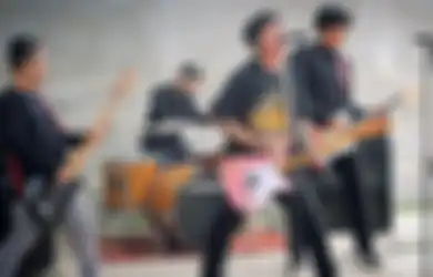 Gara-gara Vokalnya, San San Pee Wee Gaskins Diajak 'Terjebak' Close To Breathe 