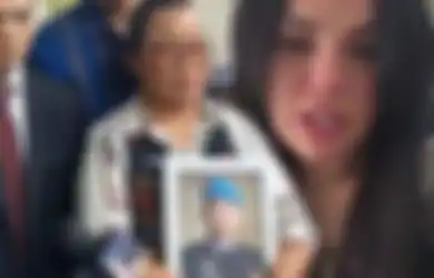 Sindir Orang Tua Brigadir J yang Minta Kenaikan Pangkat, Nikita Mirzani Bandingkan dengan Polisi Gugur di Papua: Jadi Pahlawan Sekalian