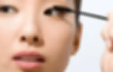 10 Trik Pakai Maskara Biar Bulu Mata Lebih Panjang, Tebal, dan Lentik!