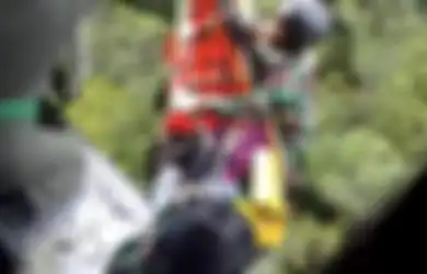 Ini Keahlian Mentereng Prajurit TNI AU yang Berputar di Udara Saat Kapolda Jambi Dievakuasi 