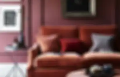 Gunakan Sofa Merah di Ruang Tamu Anda untuk Melengkapi Tampilannya!