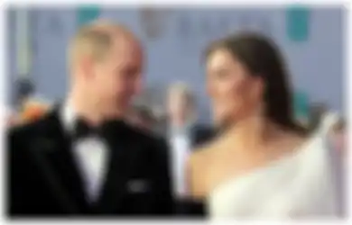Memukau! Fashion Kate Middleton dengan Gaun Putih Model One Shoulder