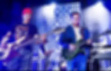Konser Dewa 19 di Bandung Ajak Jenderal TNI Manggung Main Gitar
