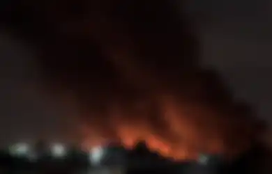 Terungkap Alasan Dayuh Tak Angkat Kaki dari Warung yang Dia Jaga Meski Kobaran Api Depo Pertamina Plumpang Selimuti Tubuhnya, Jasadnya Ditemukan Berpelukan dengan Sang Anak