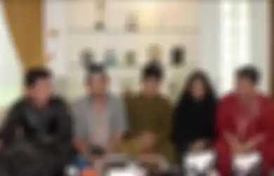 Gaduh Disebut Anak Durhaka, Syakir Daulay dan Keluarga Kini Sudah Berdamai, Adik Zikri Daulay Langsung Sungkem pada Orang Tua