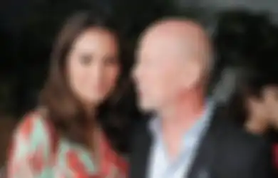 Istri Bruce Willis Meminta Para Paparazi Berhenti Ganggu Suaminya