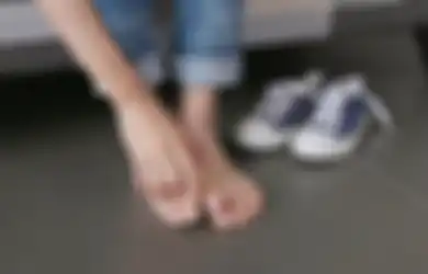 Benarkah Sepatu Kekecilan Bikin Kuku Cantengan? Cek Faktanya!
